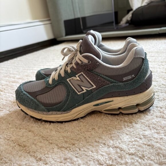 New Balance 2002r Sneakers - Picture 2 of 7
